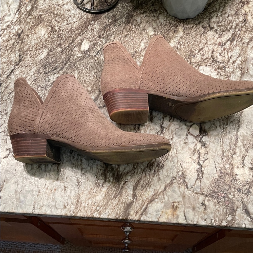 Lucky Brand Women's Taupe Heeled Slip-On Boots